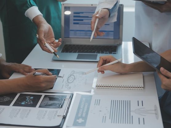 Zarządzanie konsorcjum w projektach medycznych i technologicznych – klucz do sukcesu złożonych przedsięwzięć